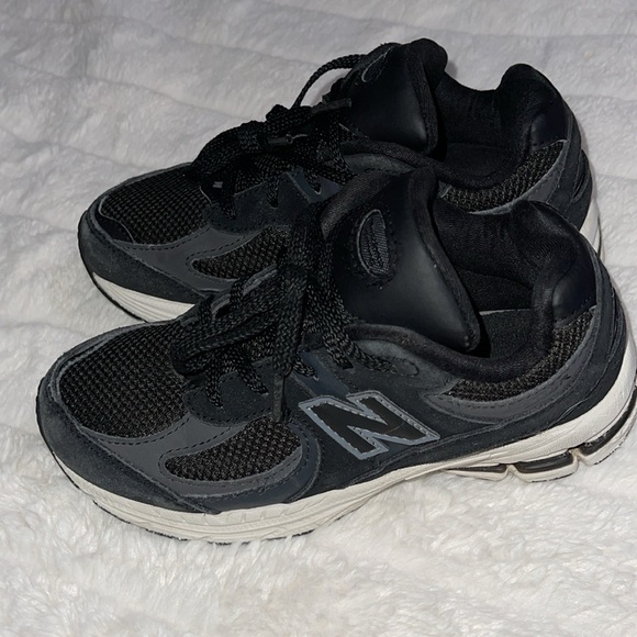 New Balance 2002R - Picture 2 of 8